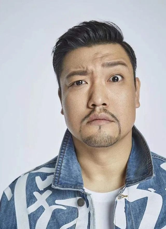 《狂飙》贾冰练肌肉做“腋下管理”，憨憨让人惊呆了 