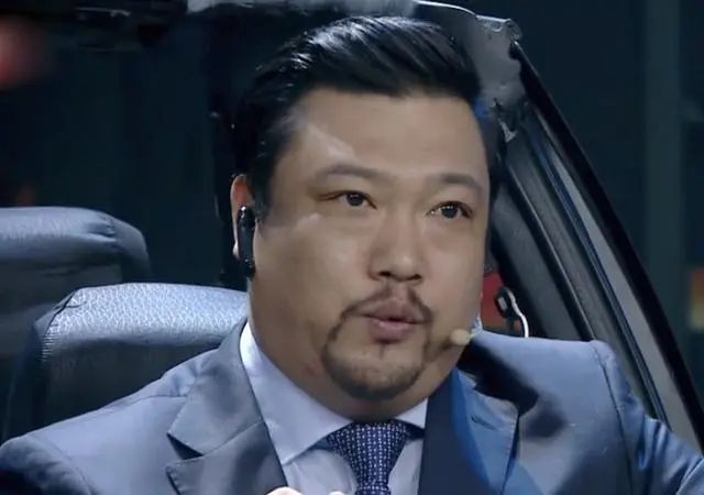 《狂飙》贾冰练肌肉做“腋下管理”，憨憨让人惊呆了 