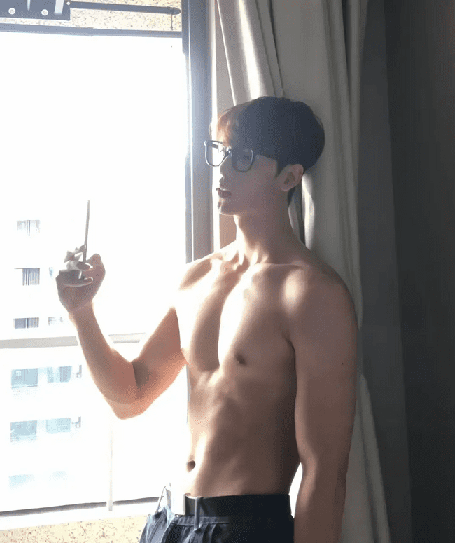  童颜巨肌小哥哥，揭秘 180cm 奶狗变野狼逆袭 