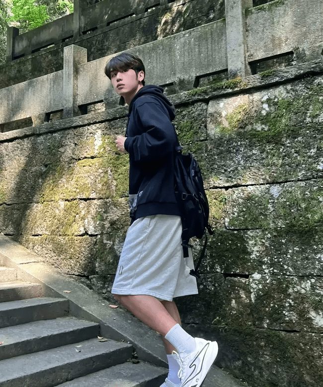  童颜巨肌小哥哥，揭秘 180cm 奶狗变野狼逆袭 