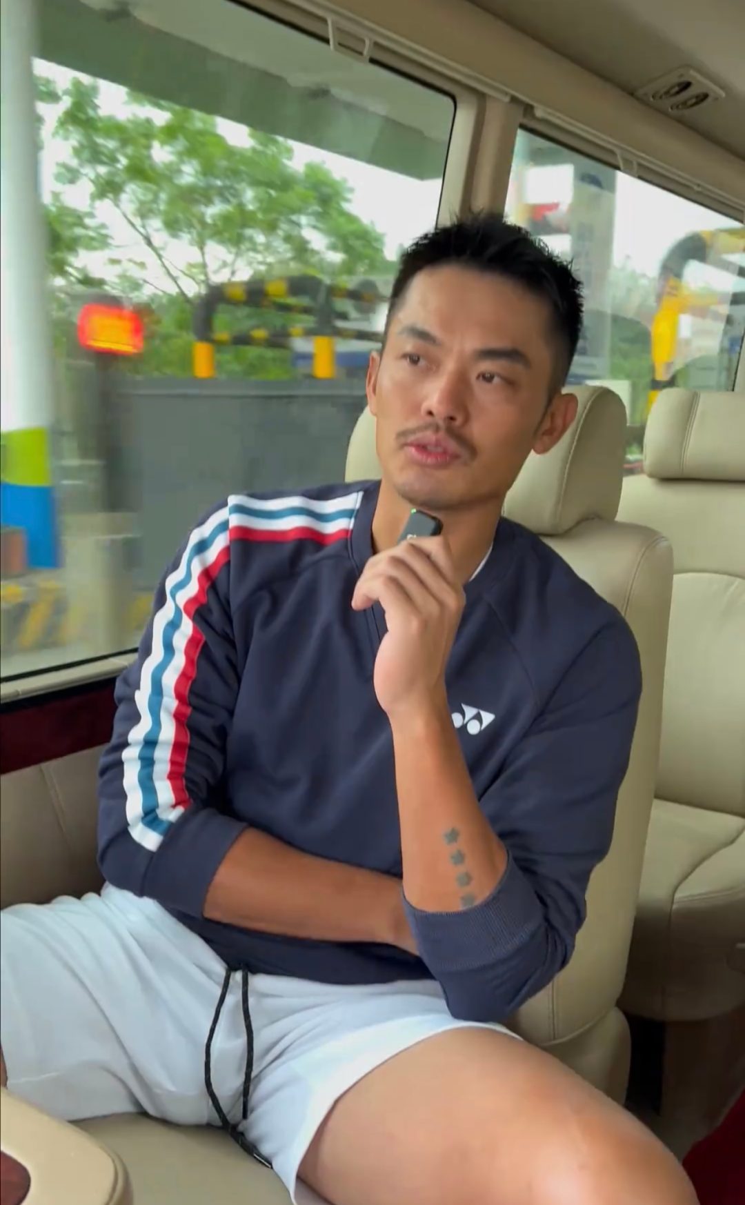  林丹穿白短裤的视频又被翻了出来，网友们忍不住多看了几眼！