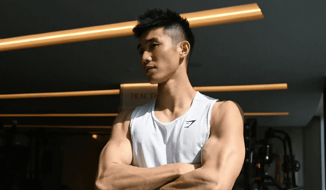  黑皮体育生，人夫感大手臂满满的安全感 