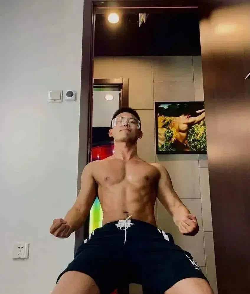 黑皮、寸头兵哥阳刚黝黑，满满的男人味！