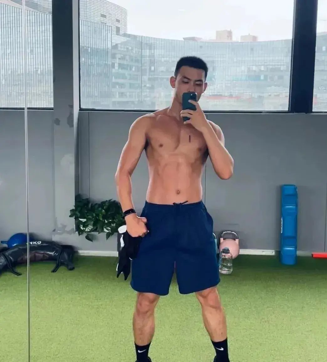 黑皮、寸头兵哥阳刚黝黑，满满的男人味！