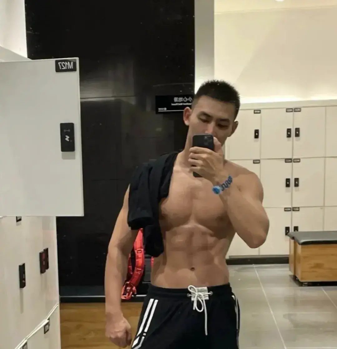 黑皮、寸头兵哥阳刚黝黑，满满的男人味！