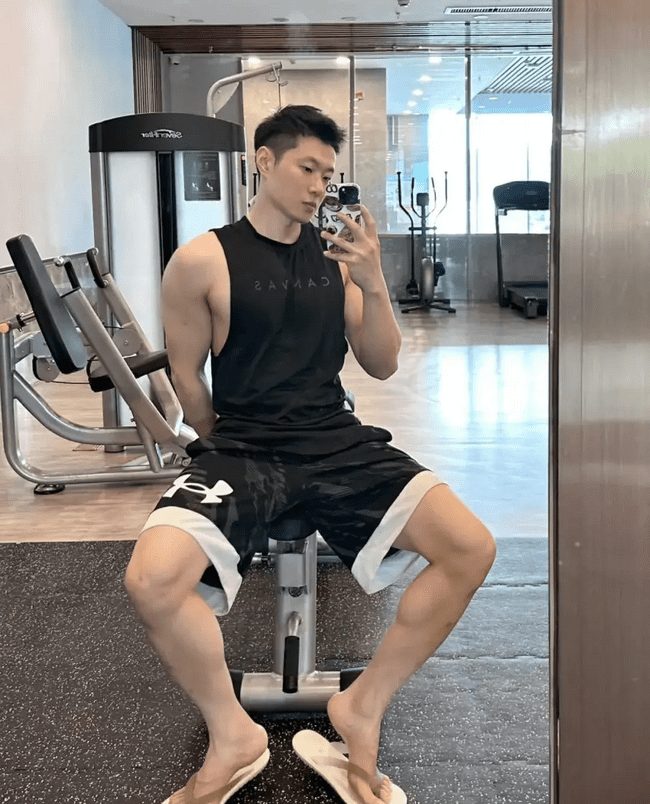 冷白皮肌肉 0，大翘臀白白香香的真好看