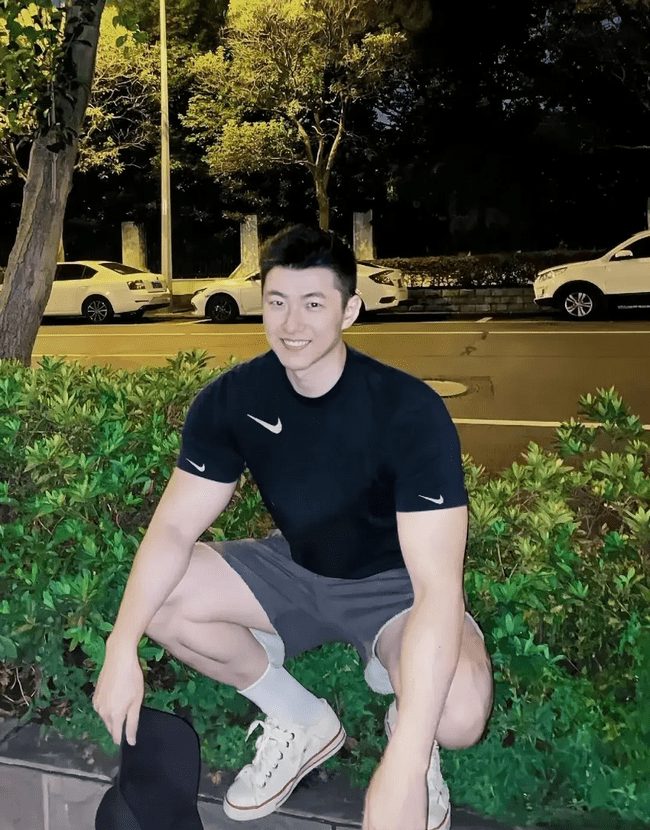 冷白皮肌肉 0，大翘臀白白香香的真好看