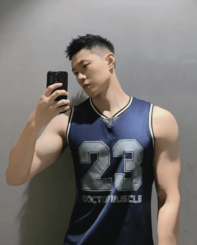 冷白皮肌肉 0，大翘臀白白香香的真好看