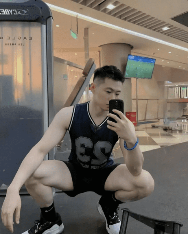 冷白皮肌肉 0,大翘臀白白香香的真好看 冷白皮肌肉 0,大翘臀白白香香的真好看