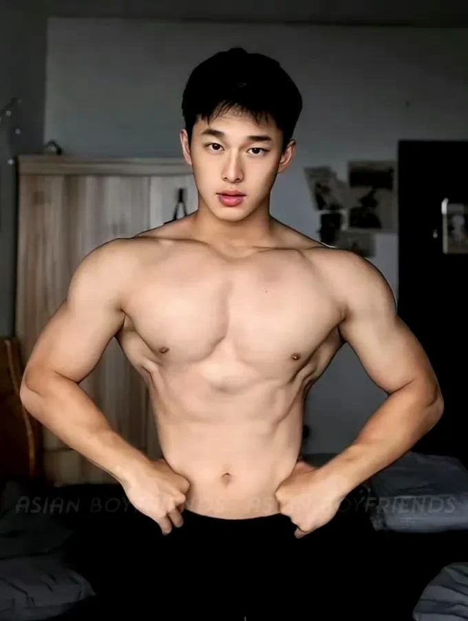 荷叶上大包泳裤肌肉男六块硬腹肌