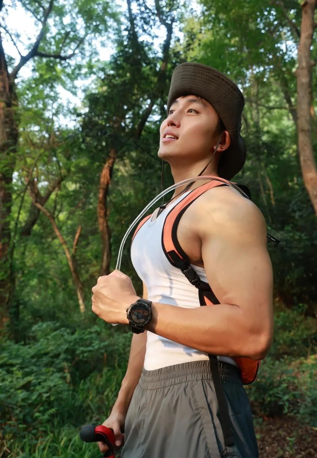 185cm 腹肌篮球大捷豹体育生，热爱酷跑 