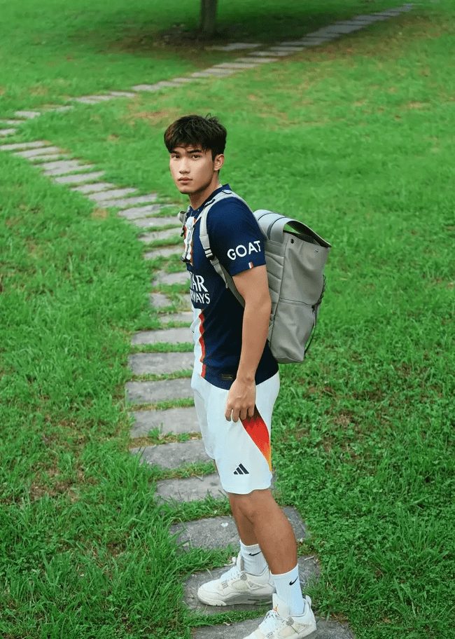 188cm 篮球体育生，大长腿白袜释放自己！