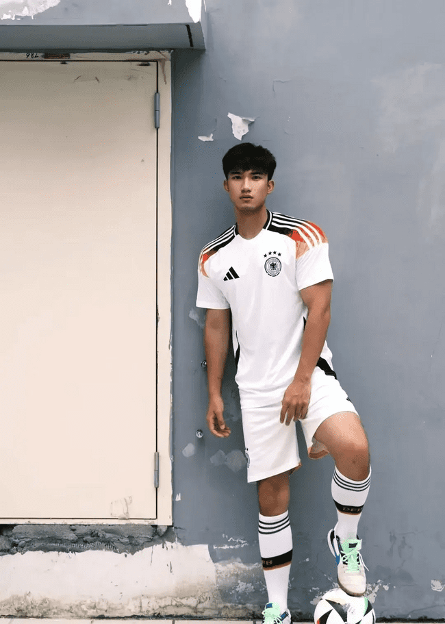 188cm 篮球体育生，大长腿白袜释放自己！