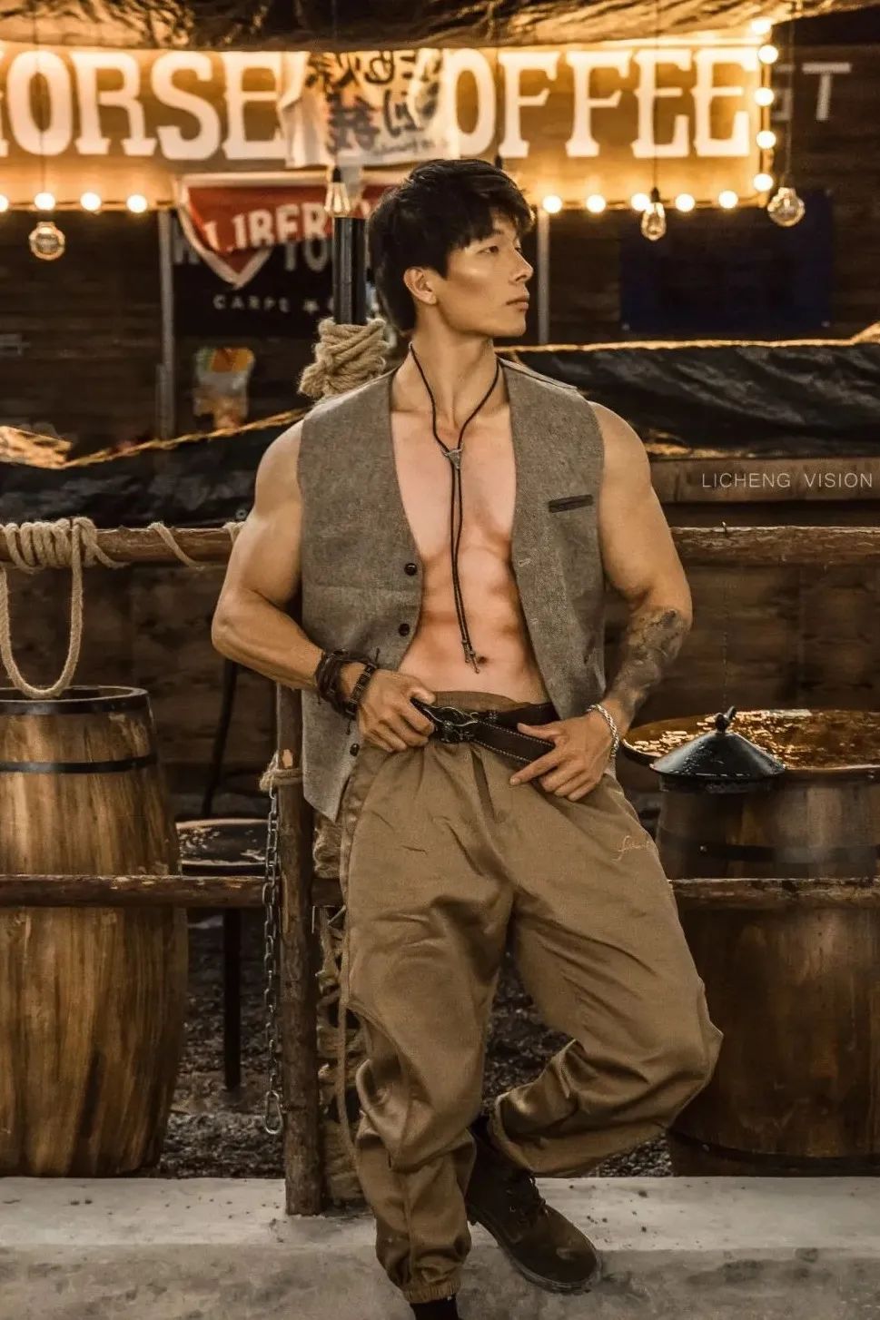 182cm 山东肌肉壮汉骑马牛仔大片 