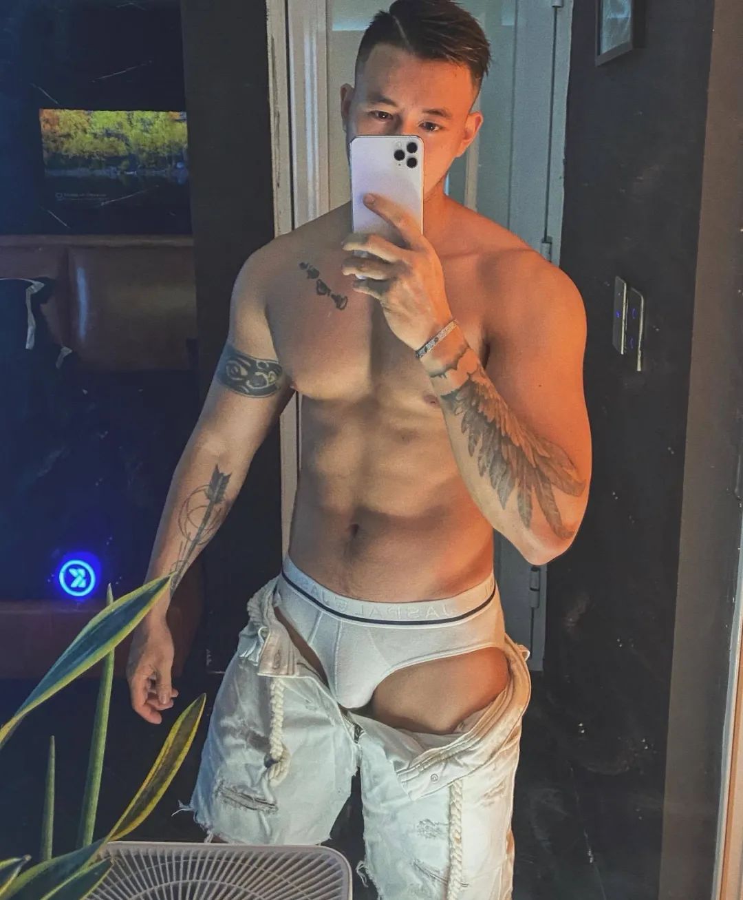 196cm 硬邦邦肌肉型男，你能顶住 30 秒？