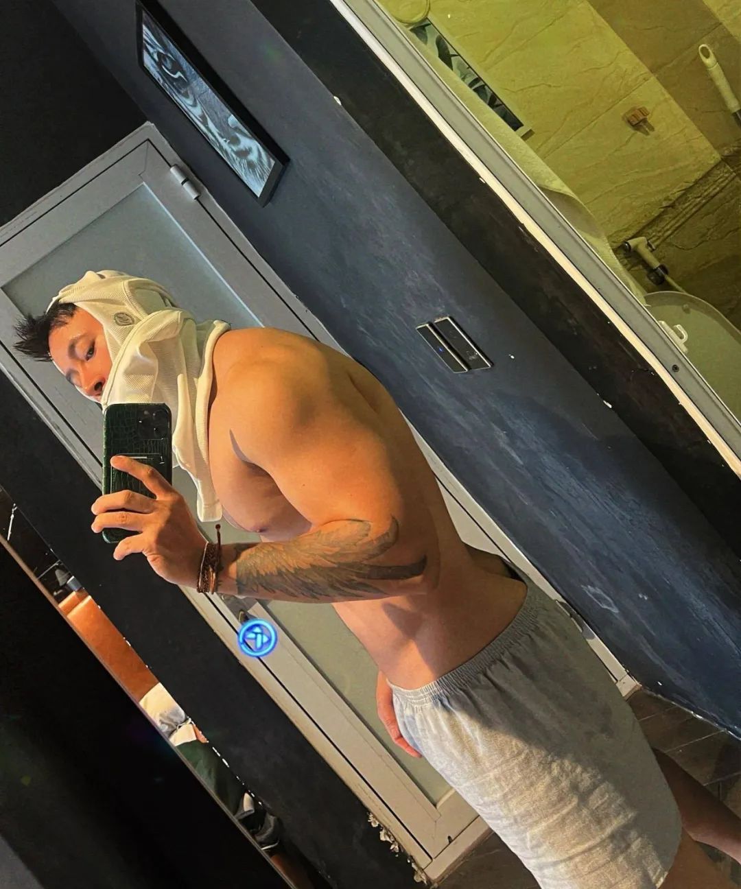 196cm 硬邦邦肌肉型男，你能顶住 30 秒？