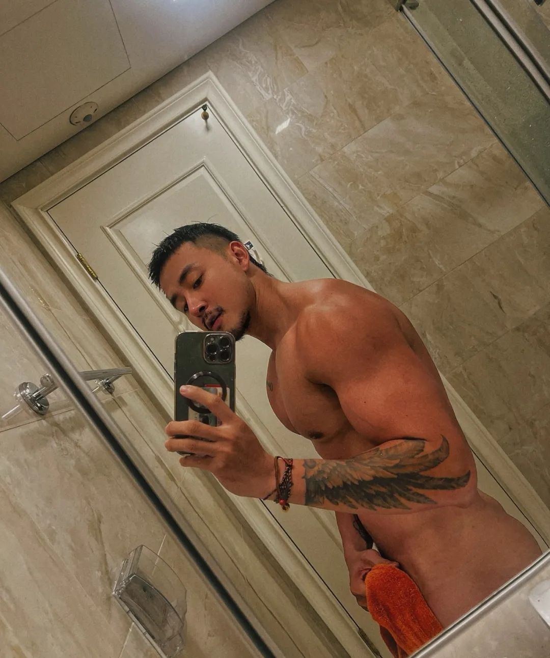 196cm 硬邦邦肌肉型男，你能顶住 30 秒？