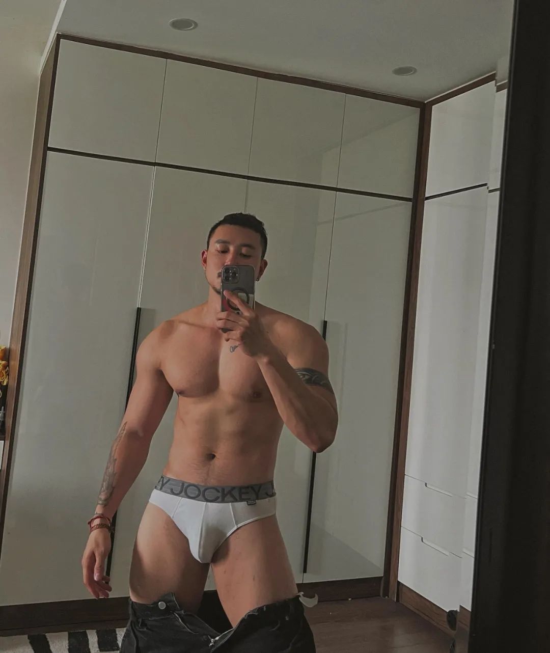 196cm 硬邦邦肌肉型男，你能顶住 30 秒？