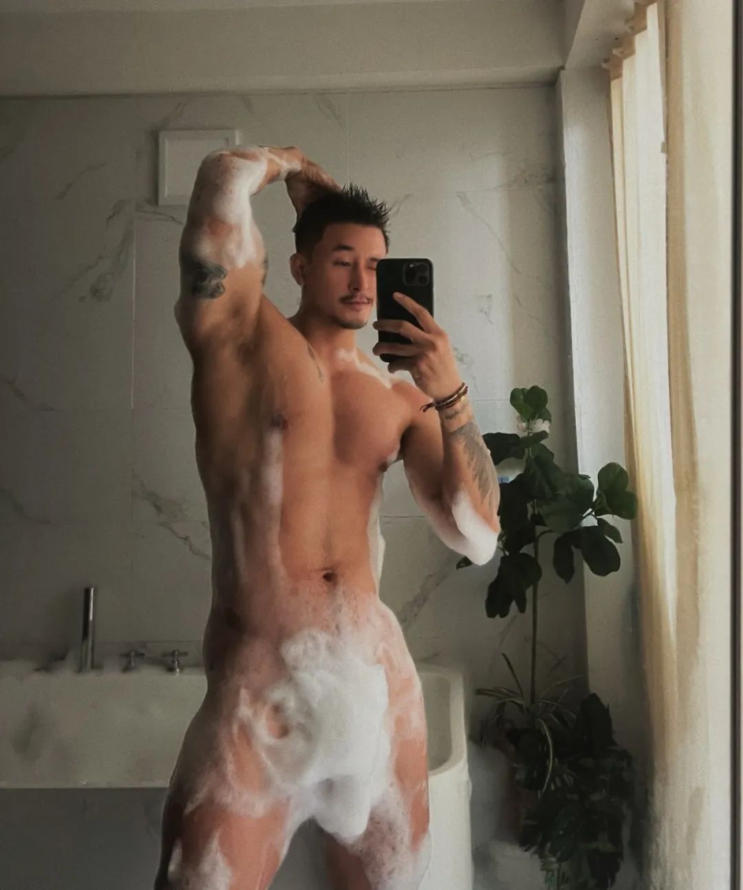 196cm 硬邦邦肌肉型男，你能顶住 30 秒？