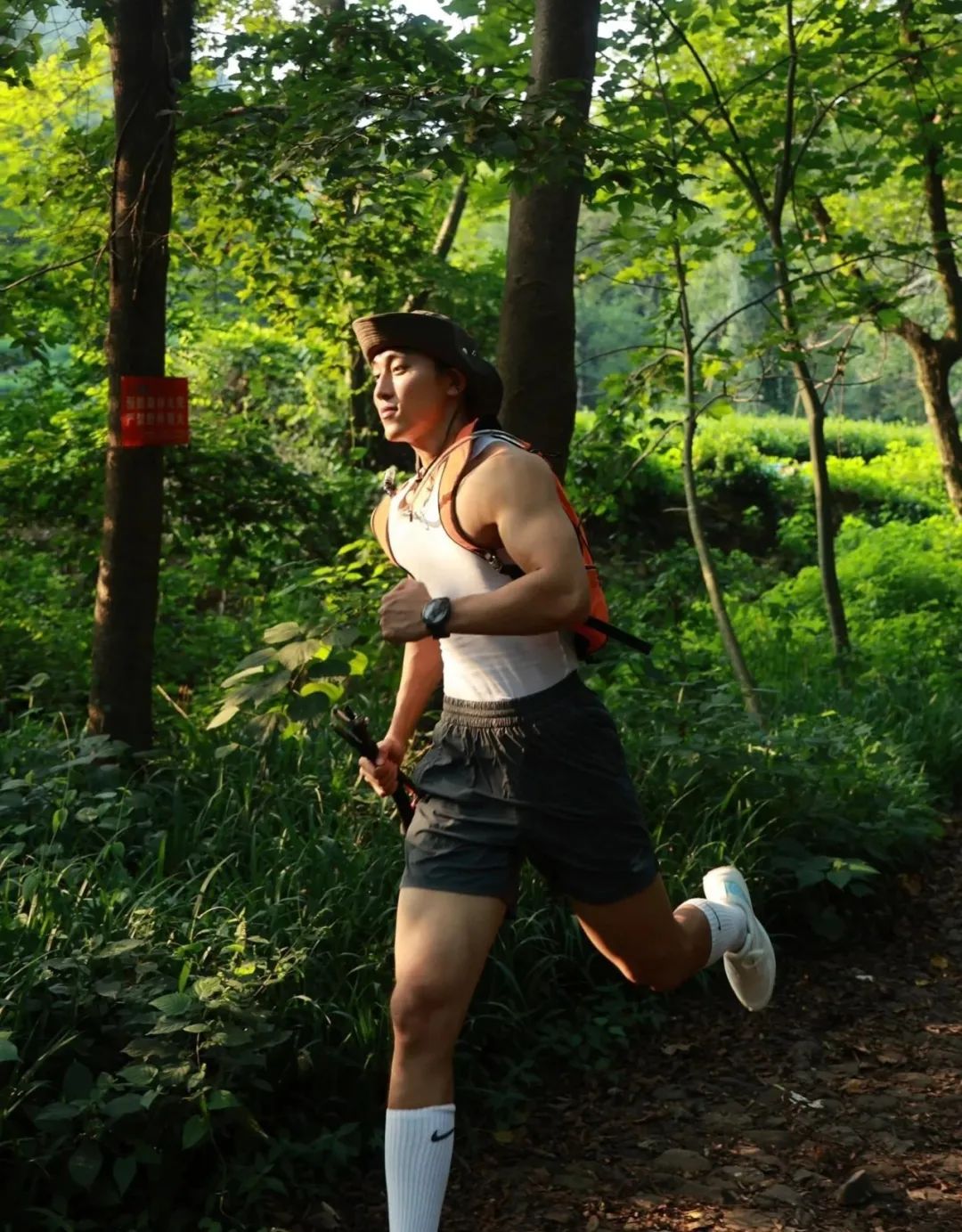 185cm 腹肌篮球大捷豹体育生，热爱酷跑 