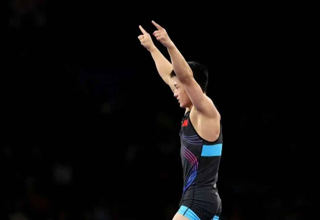 广西硬汉曹利国摔跤露实力，G 圈实力硬控太强