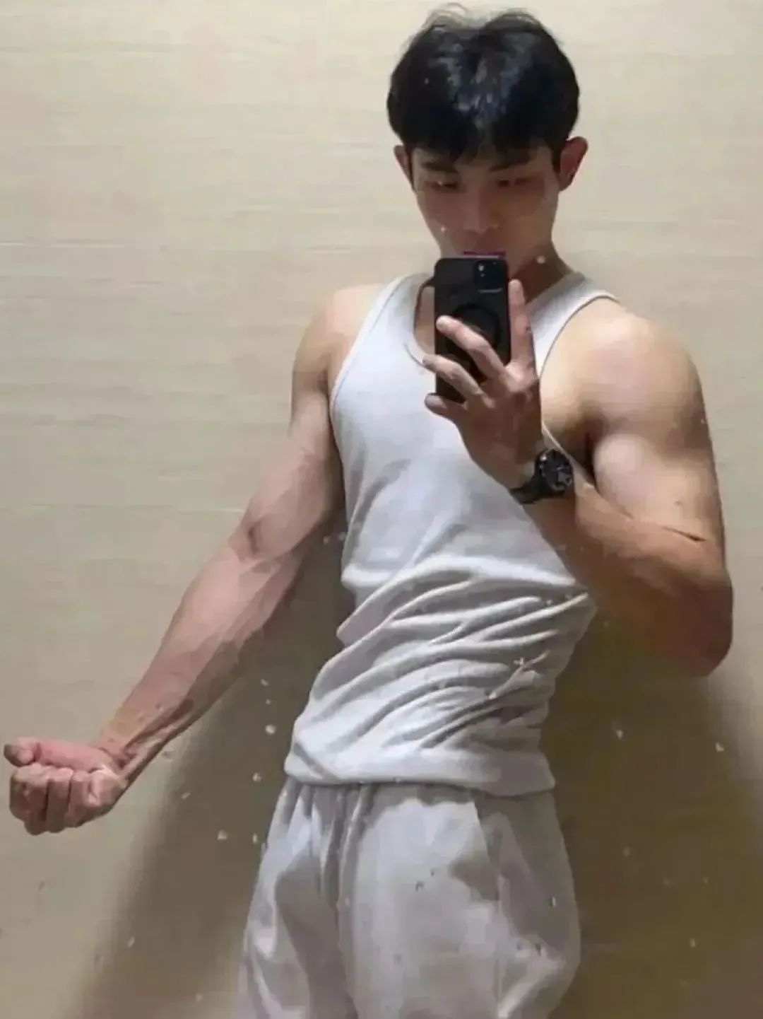 足球小哥颜值爆表，04 年小鲜肉实力圈粉