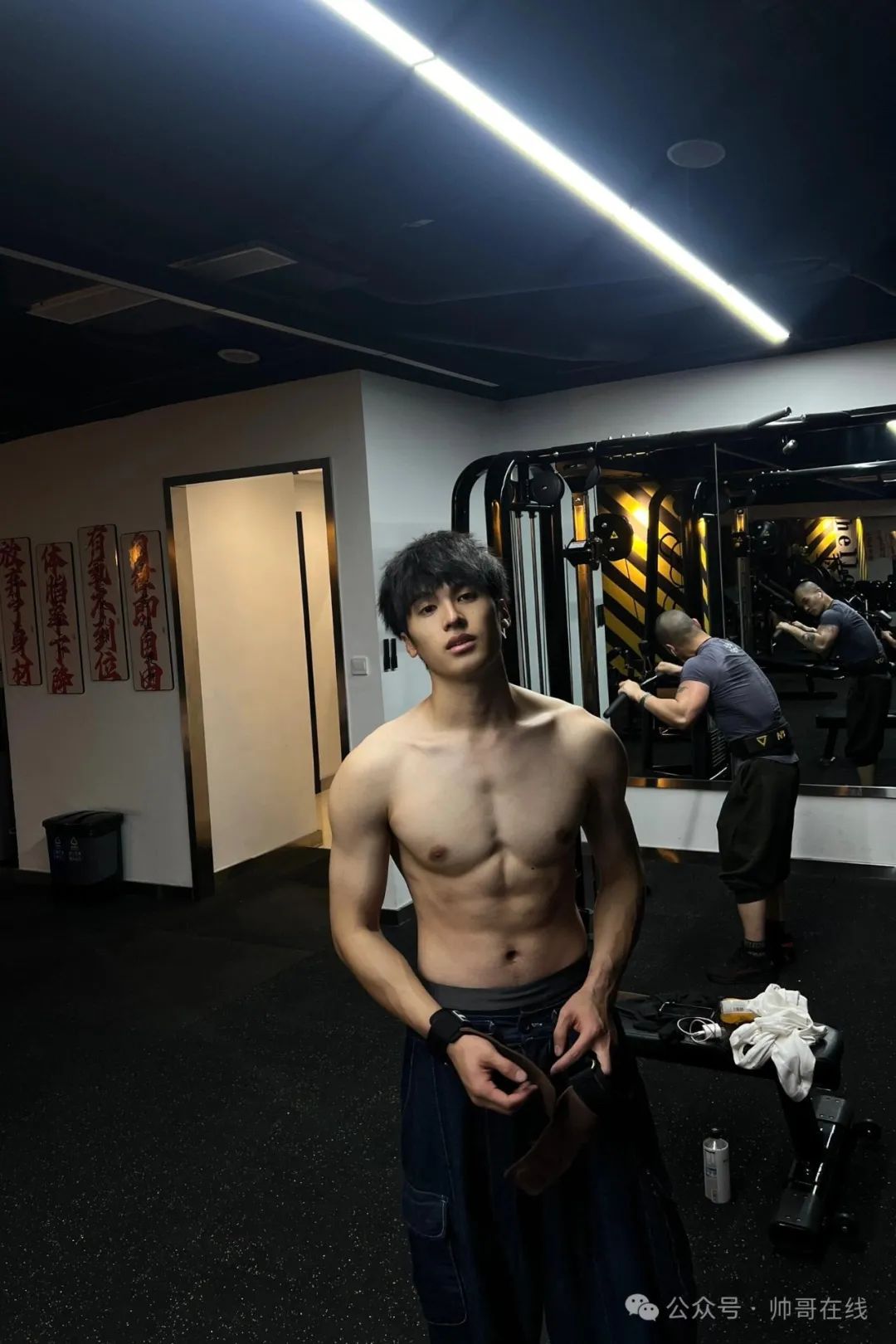 185CM 薄肌模特帅哥，这样男生可以多来点！