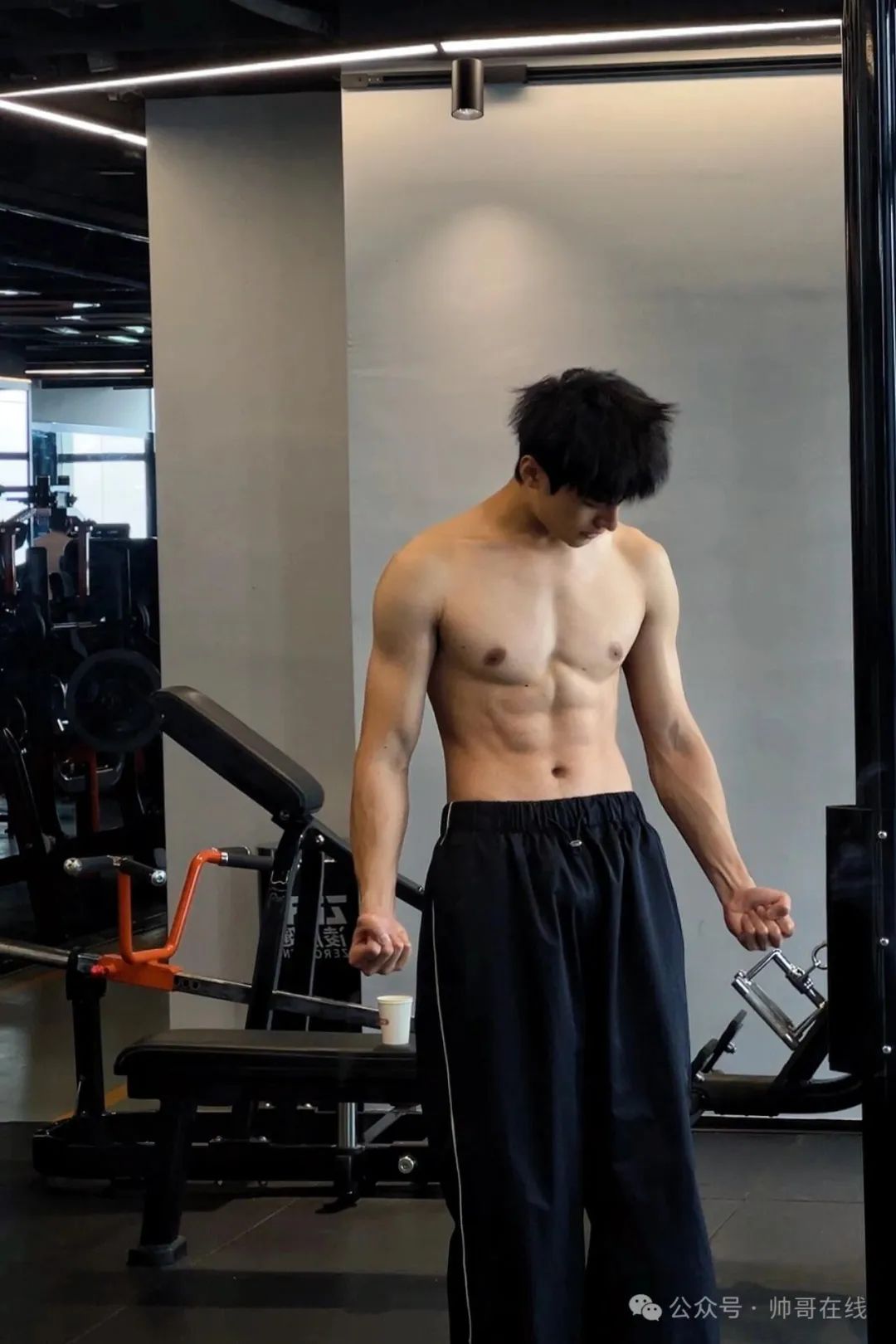 185CM 薄肌模特帅哥，这样男生可以多来点！