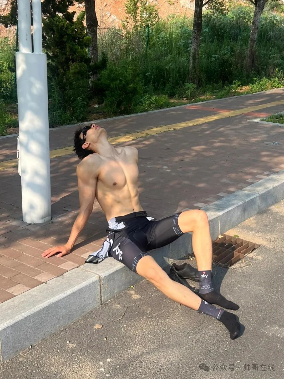 190CM 肌肉骑行帅哥，这腿子太长了吧！