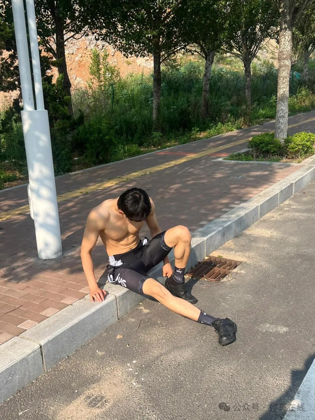 190CM 肌肉骑行帅哥，这腿子太长了吧！