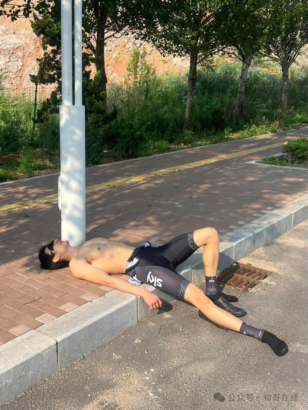 190CM 肌肉骑行帅哥，这腿子太长了吧！