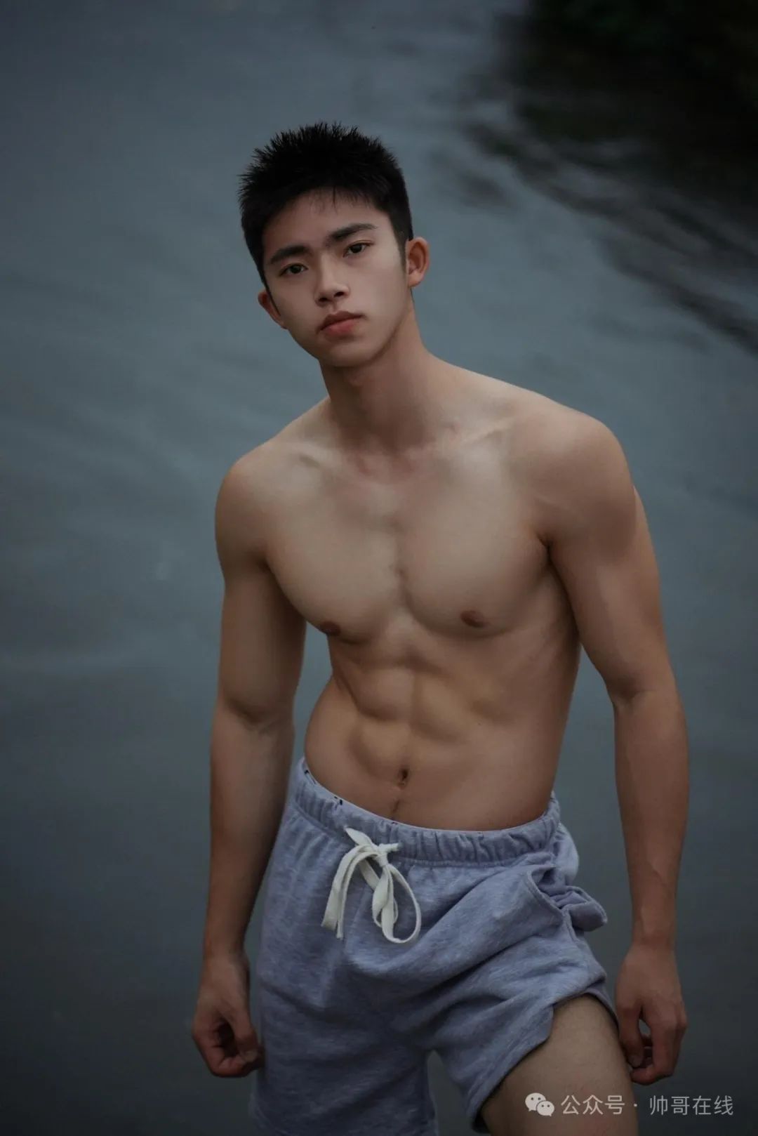 童颜薄肌男高体育生弟弟，这才是真鲜肉男菩萨吧！