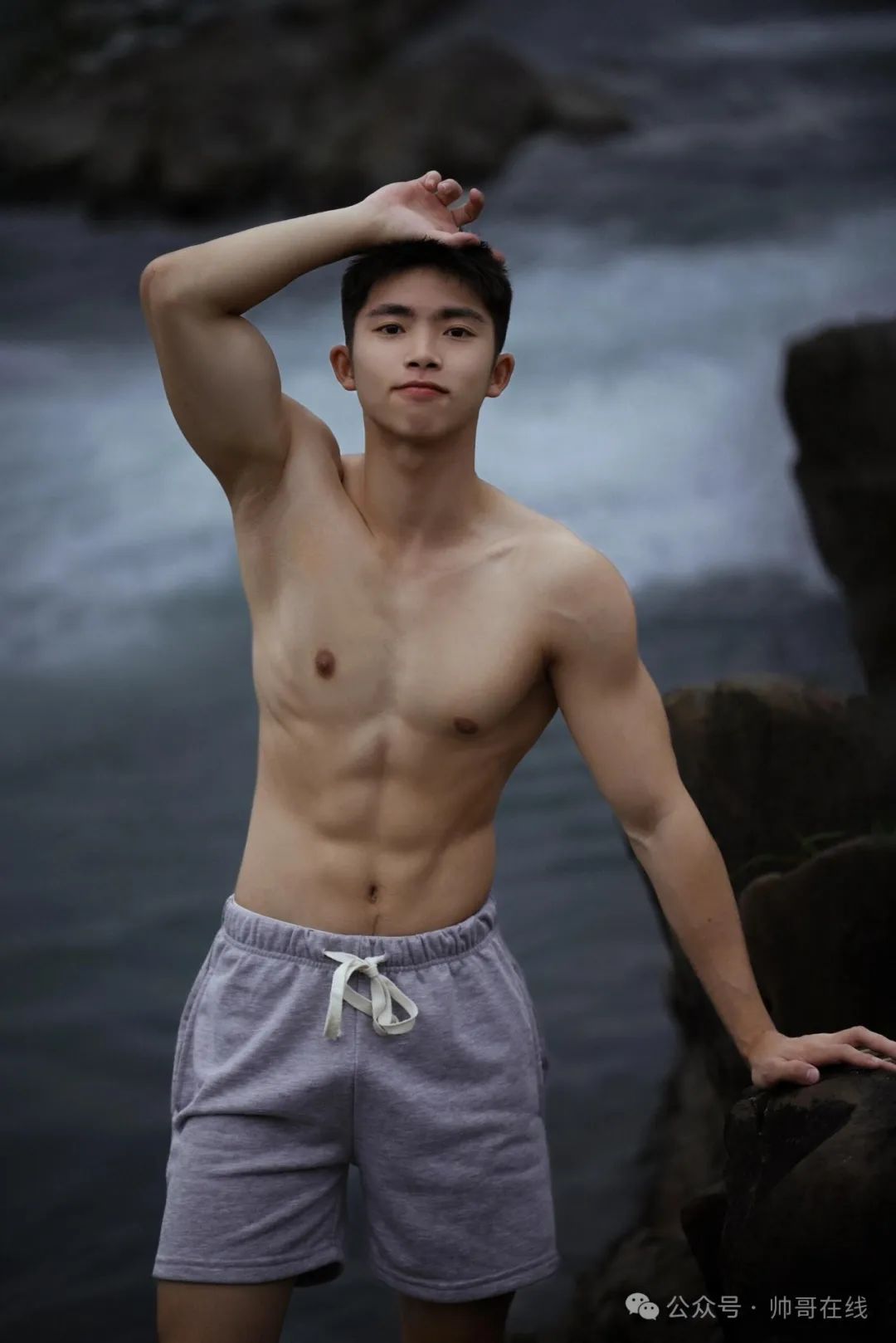 童颜薄肌男高体育生弟弟，这才是真鲜肉男菩萨吧！