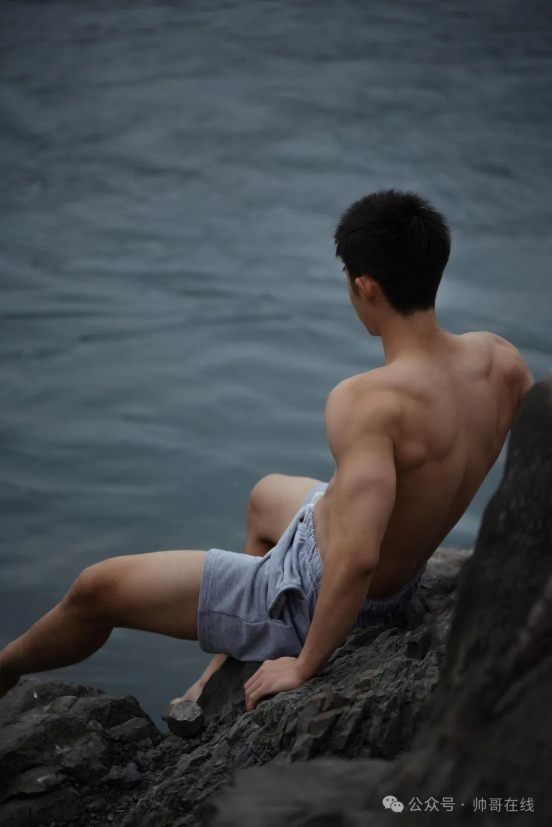 童颜薄肌男高体育生弟弟，这才是真鲜肉男菩萨吧！