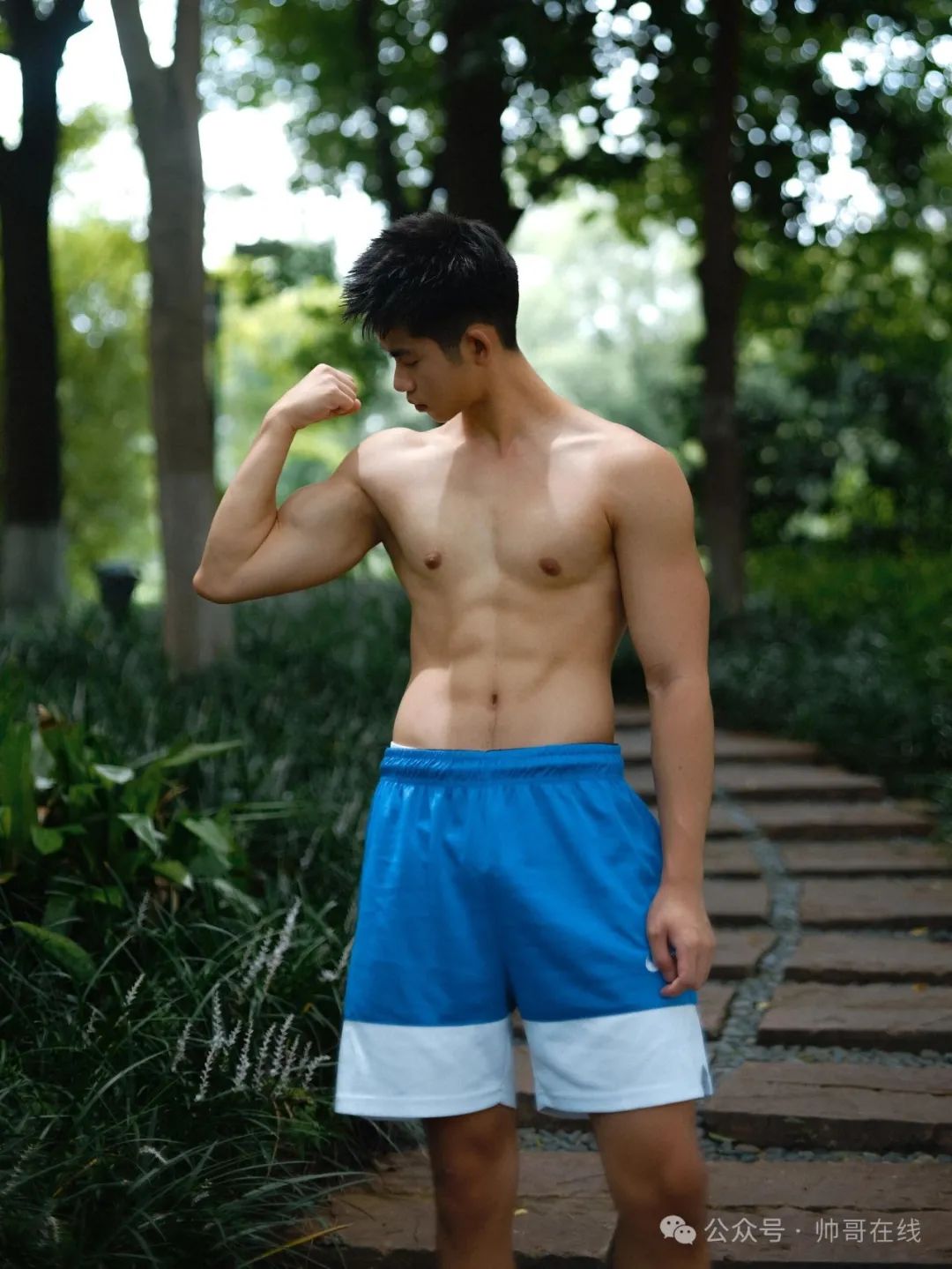 童颜薄肌男高体育生弟弟，这才是真鲜肉男菩萨吧！