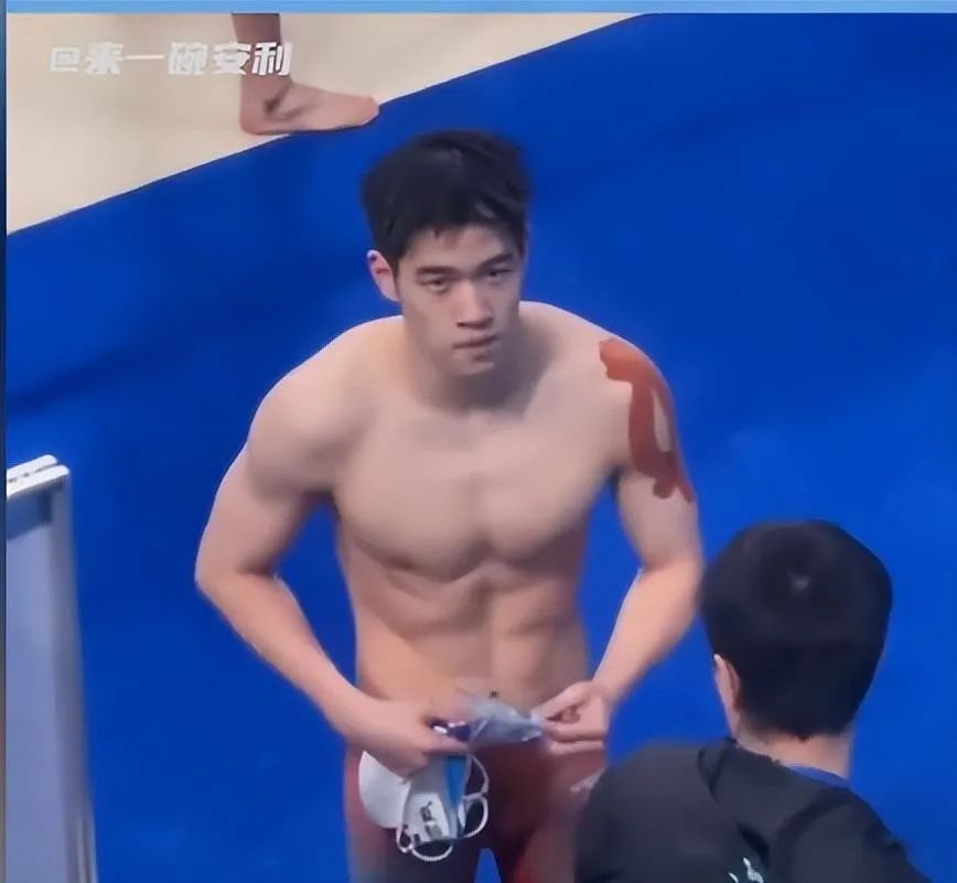 中国游泳队的帅哥们火出圈了，全球粉丝迷之称赞不已 