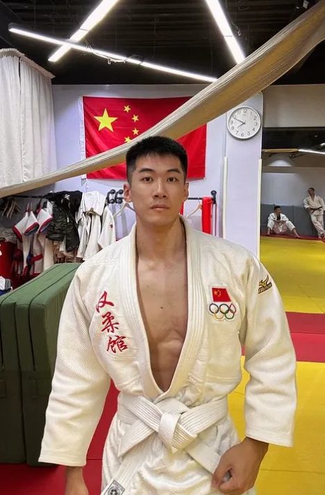 18 粗大手臂的柔道体育生小哥