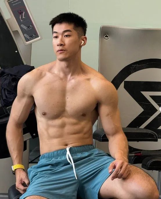 18 粗大手臂的柔道体育生小哥