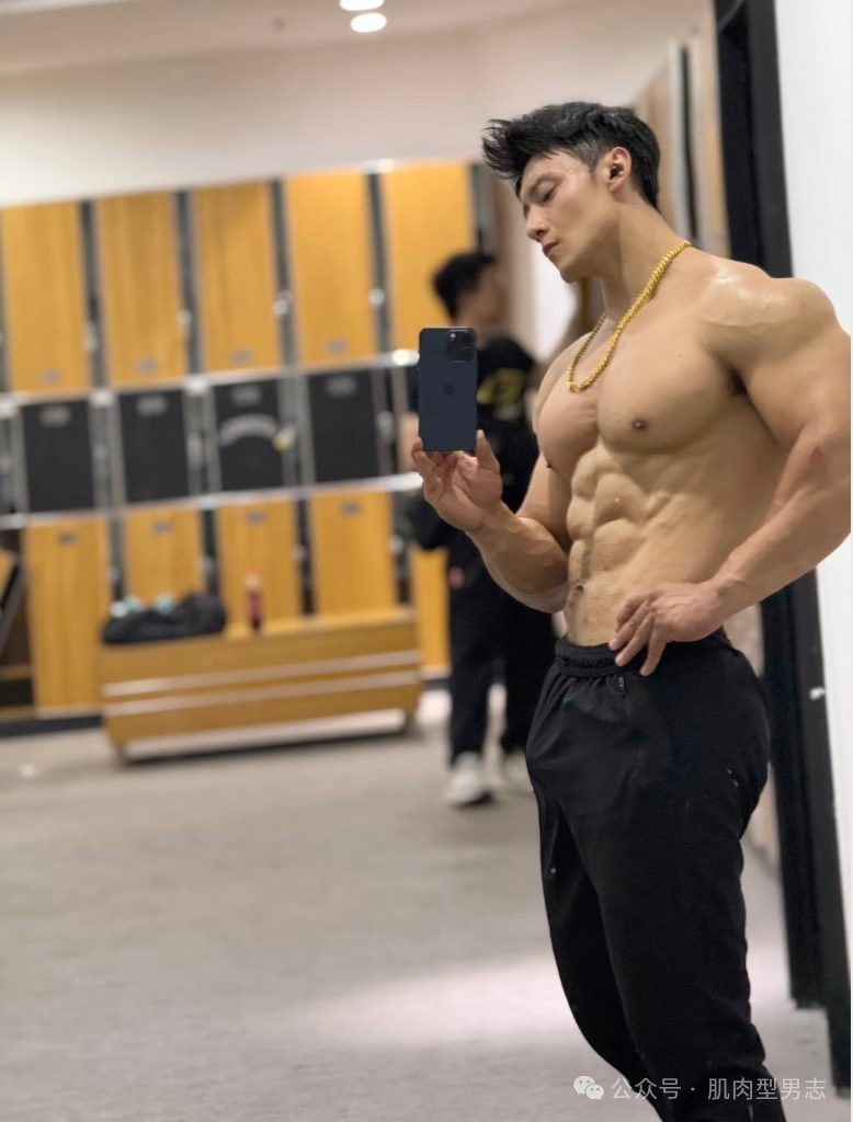 直男教练张佳尔的瓜都吃了吗？全见版写真已疯传....