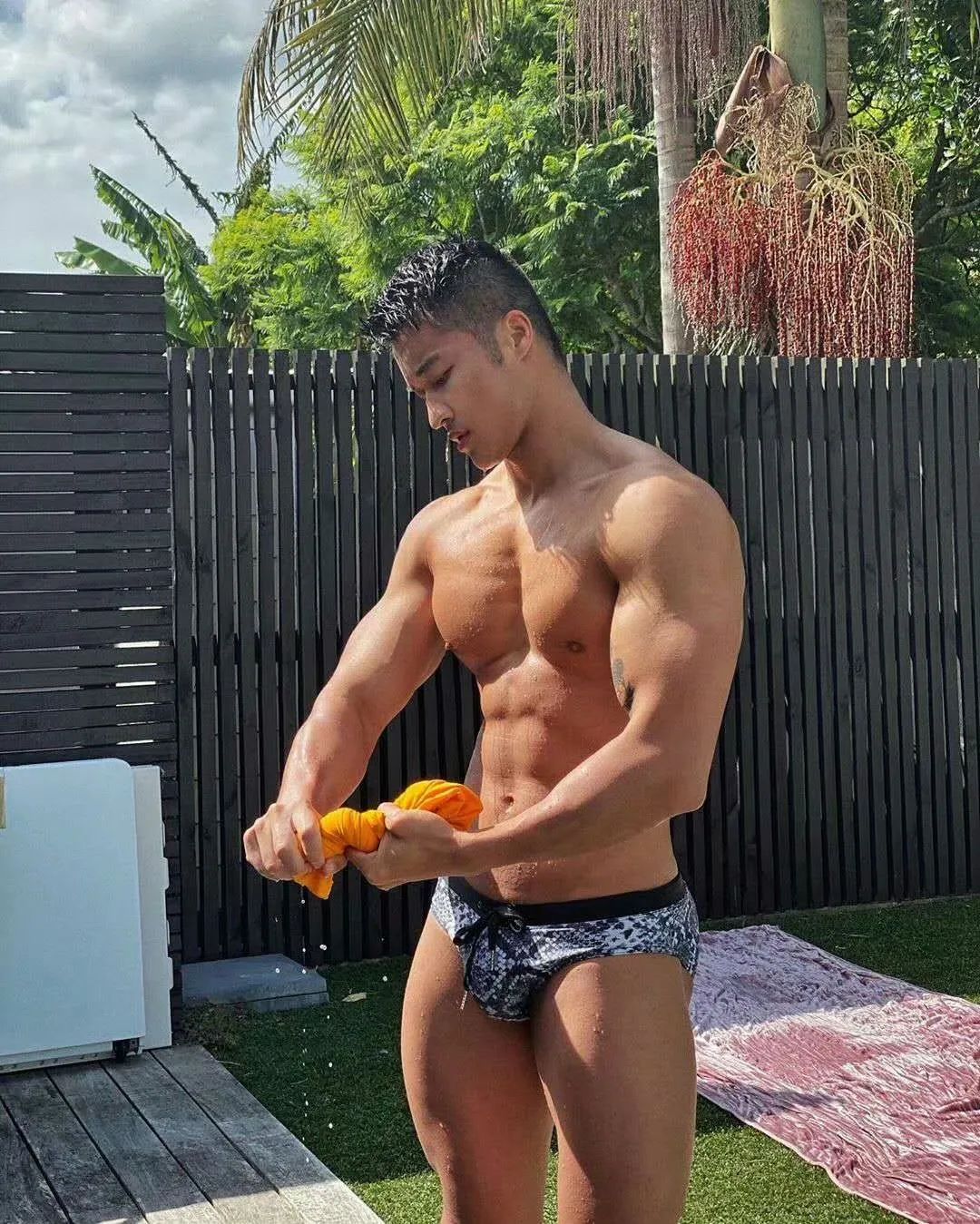  樊野的肌肉男友被曝出，也是个名媛 