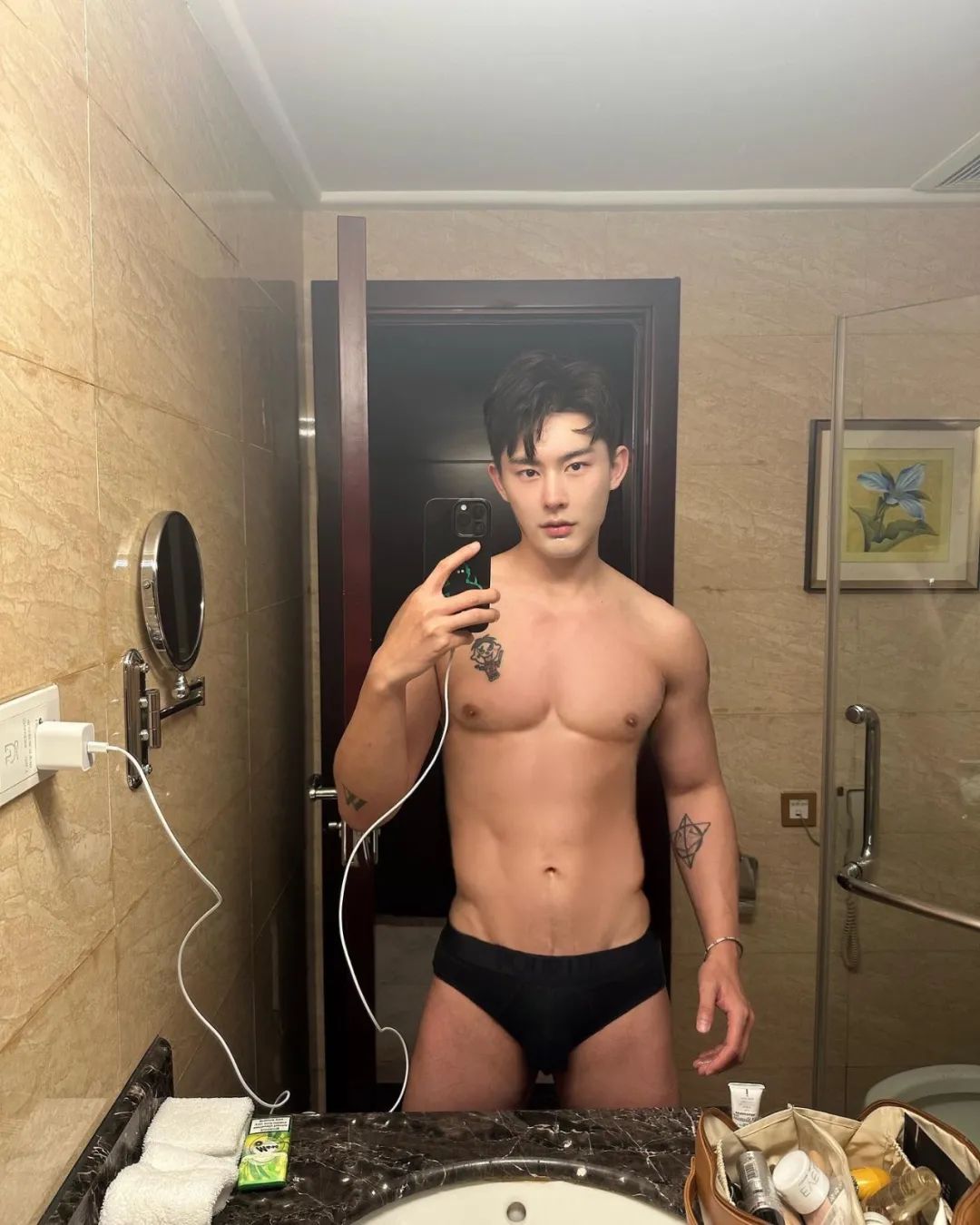  樊野的肌肉男友被曝出，也是个名媛 