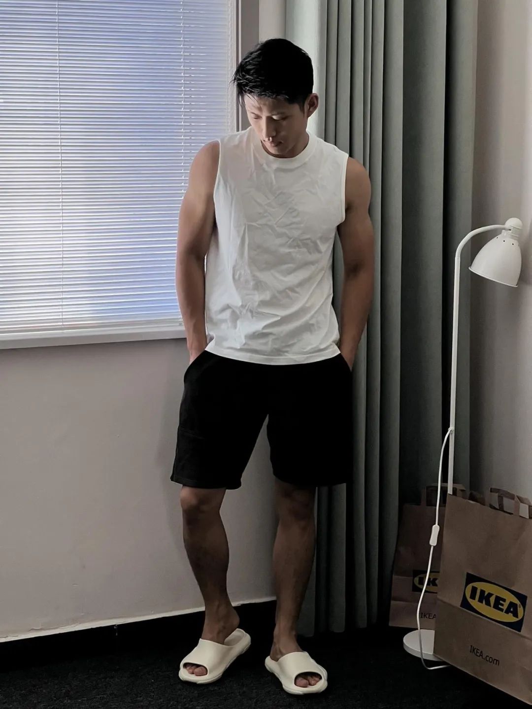  西安黑皮男模居家照，腹肌太硬舔屏了！