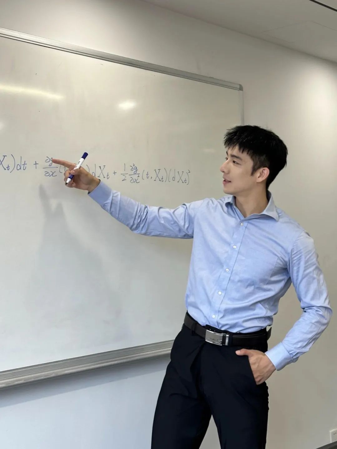  黑袜塞给粉丝，188cm 他的室友都是体育生 