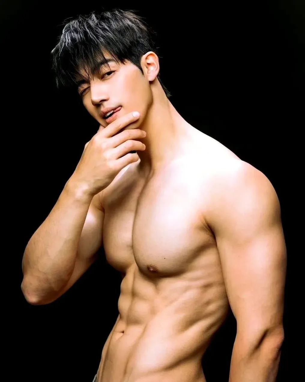 178cm 阳光肌肉男，撩到人电击心房 