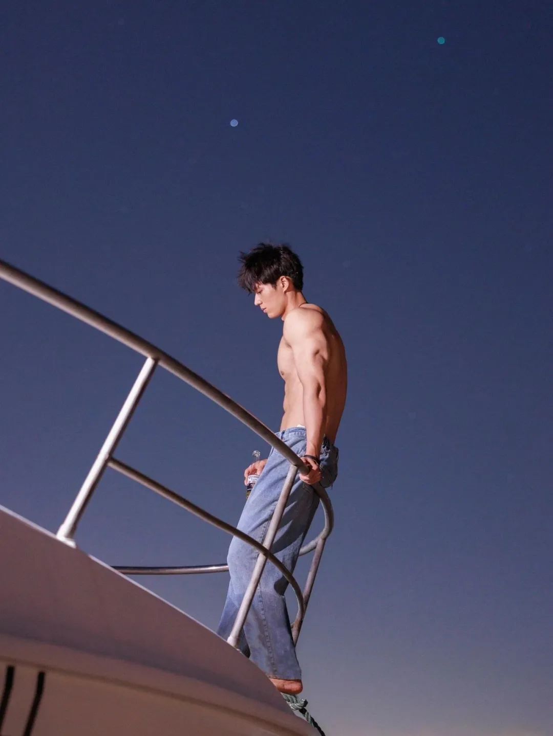 190cm 海边肌肉男模，牛仔裤下的性感浪漫 