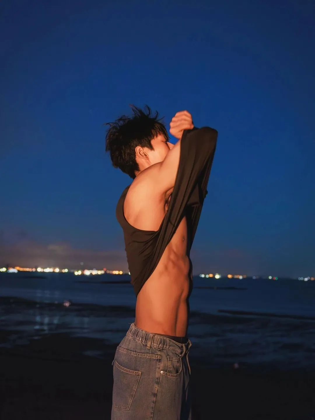 190cm 海边肌肉男模，牛仔裤下的性感浪漫 