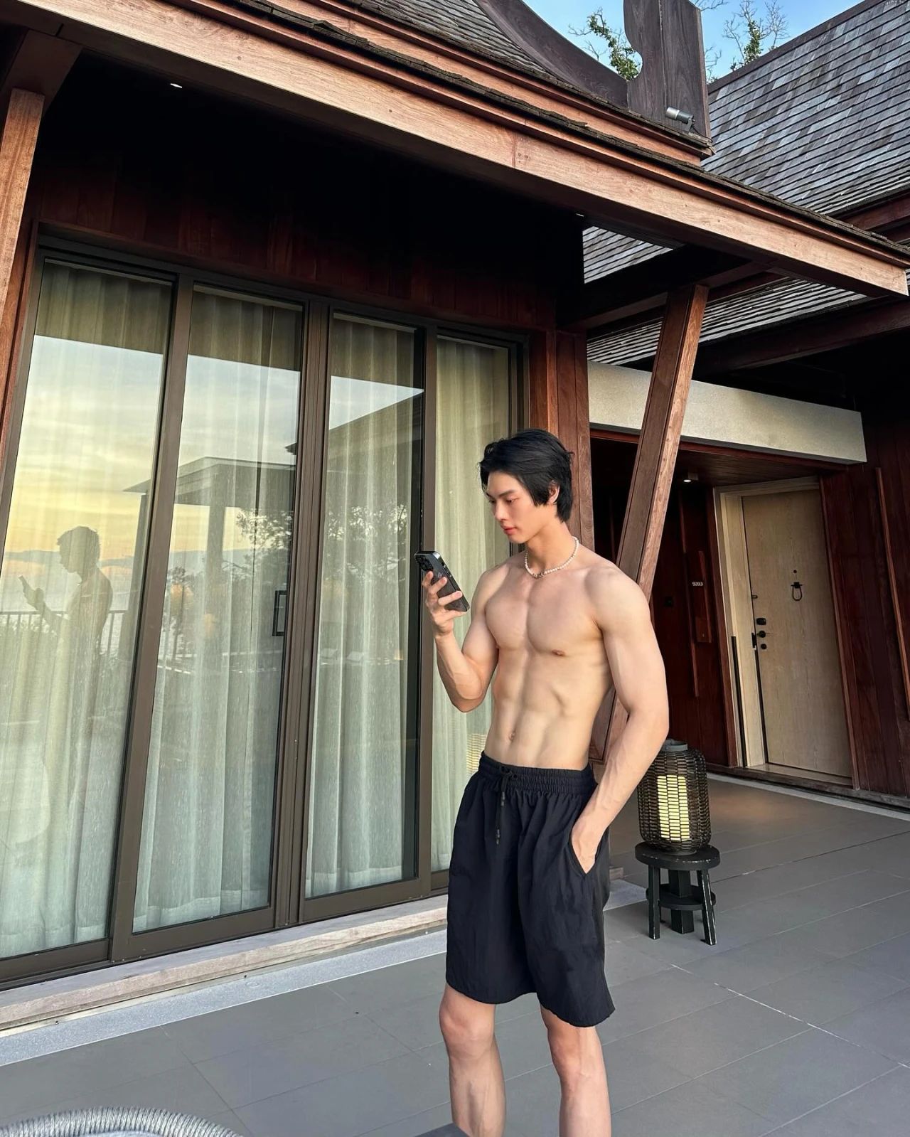 喝西瓜汁都能拍出大片既视感，真不愧是泰国正当红男艺人！