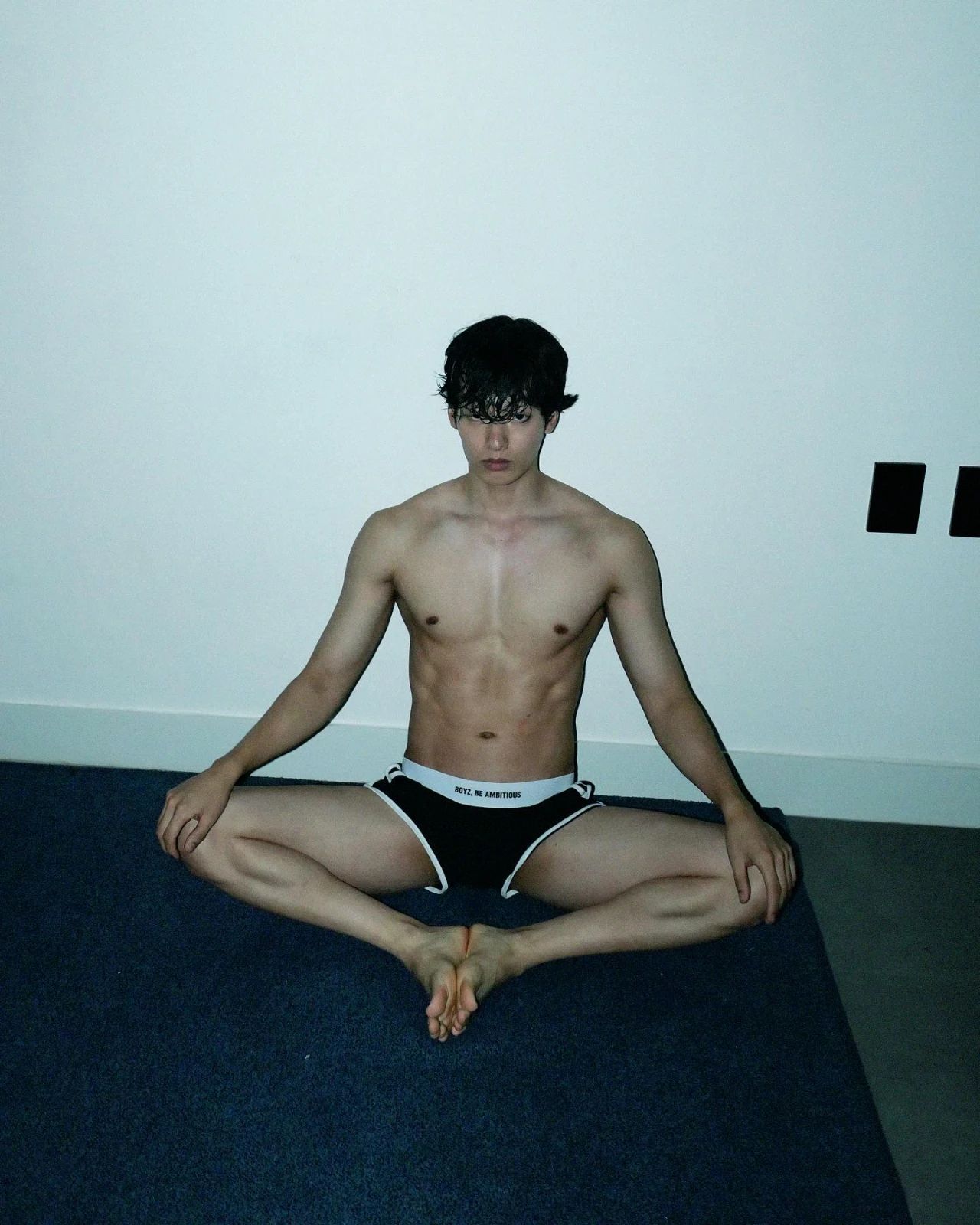 这哥俩感情是真好！腋下管理也要一起做~