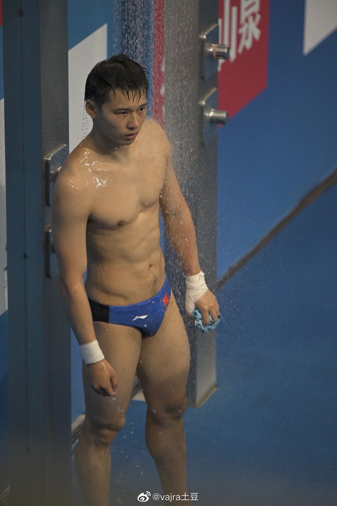 陈艾森变熟男！腹毛也这么明显