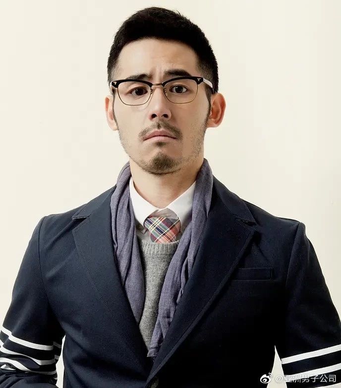 长这么帅的刘亚仁也好这口？！30 岁男子指控睡着被他性侵